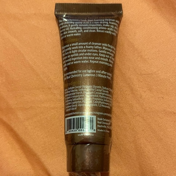 REAL CHEMISTRY Fresh-Start Foaming Cleanser - Picture 3 of 3